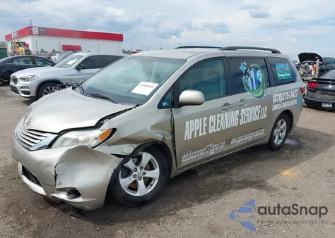 2015 Toyota Sienna Le 8 Passenger from USA, damaged, VIN 5TDKK3DC5FS568890